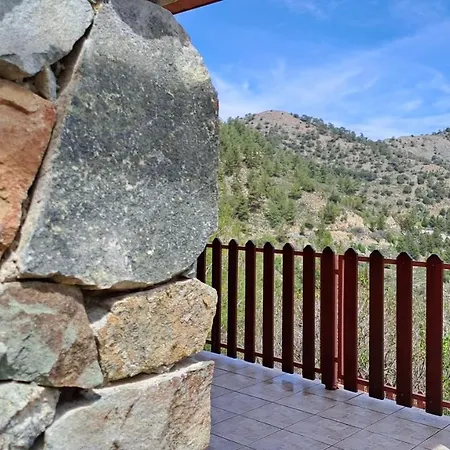 Tatil Evi Mountain View 2br House With Garden & Free Parking Ioannis Ylation Saranti Lefkoşa