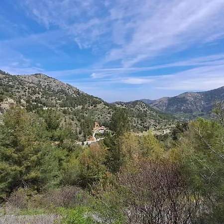 Semesterbostad Mountain View 2br House With Garden & Free Parking Ioannis Ylation Saranti *